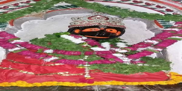 रामनगर दुर्ग में दक्षिणमुखी काले हनुमान जी के दर्शन के लिए उमड़ा सैलाब, सुबह से ही लोग हुए कतारबद्ध