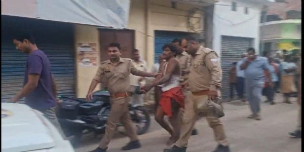 घोसी : लाठी-डंडों से पीटकर वृद्धा की हत्या, तीन अन्य घायल; आरोपी गिरफ्तार