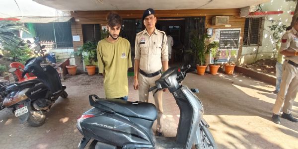 संतोषी नगर में मोबाइल स्नेचिंग करने वाला आरोपित गिरफ्तार, 80 हजार का माल जब्त