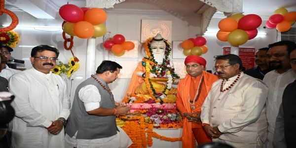 भाजपा अध्यक्ष नितिन नवीन ने वाल्मिकि जयंति के मौके पर मंदिर जा कर पूजा- अर्चना की