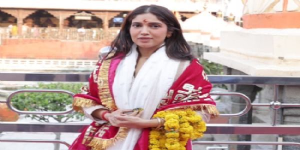 अभिनेत्री भूमि पेडनेकर महाकालेश्वर मंदिर में अभिनेत्री भूमि पेडनेकर महाकालेश्वर मंदिर में