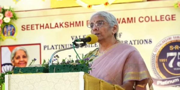 सीतालक्ष्मी रामास्वामी कॉलेज के प्लैटिनम जुबली समारोह को संबोधित करते वित्त मंत्री सीतारमण सीतालक्ष्मी रामास्वामी कॉलेज के प्लैटिनम जुबली समारोह को संबोधित करते वित्त मंत्री सीतारमण
