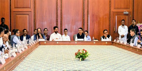 फोटो: तेलंगाना के प्रतिनिधिमंडल के साथ मुख्यमंत्री देवेंद्र फडणवीस फोटो: तेलंगाना के प्रतिनिधिमंडल के साथ मुख्यमंत्री देवेंद्र फडणवीस