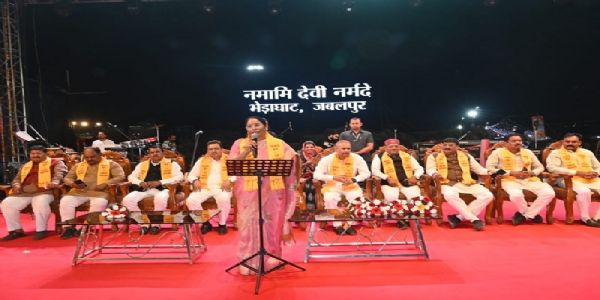नर्मदा महोत्सवः को संबोधित करते हुए राज्यसभा सांसद नर्मदा महोत्सवः को संबोधित करते हुए राज्यसभा सांसद