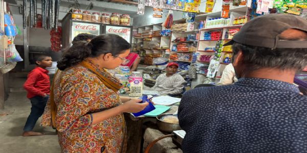 तंबाकू दुकानों पर छापेमारी, चार दुकानदारों से जुर्माना वसूला