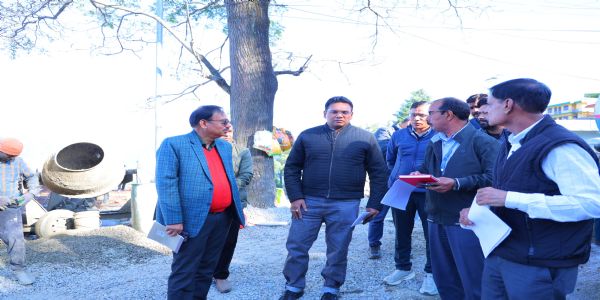 सचिव आवास एवं राज्य संपत्ति ने पौड़ी में पार्किंग एवं निर्माणाधीन विकास कार्यों का किया निरीक्षण