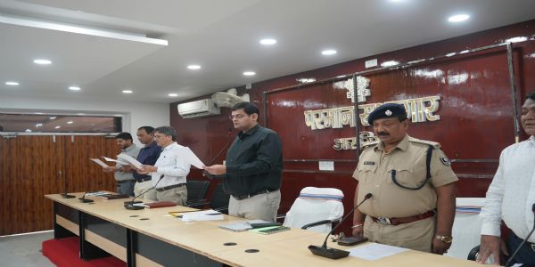 डीएम ने सतर्कता अभिचेतना सप्ताह के तहत दिलाई सत्यनिष्ठा की शपथ