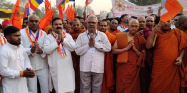 फर्रुखाबाद : संकिसा में बौद्ध अनुयायियों ने निकाली धम्म यात्रा
