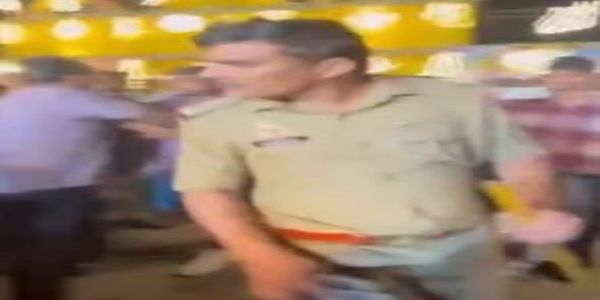 देवरिया : दुर्गा पूजा मेले में उपनिरीक्षक से धक्का-मुक्की मामले में अज्ञात के खिलाफ केस