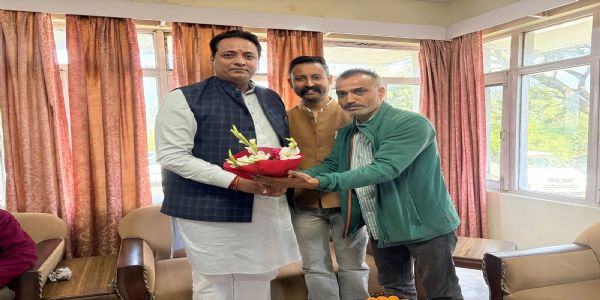 ट्रांसपोर्ट ऑपरेटर्स ने जताया सांसद अनुराग शर्मा का आभार