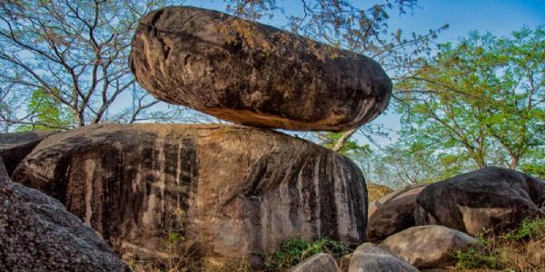 कुदरत का अद्भुत संतुलन, किसी आश्चर्य से कम नहीं जबलपुर की 