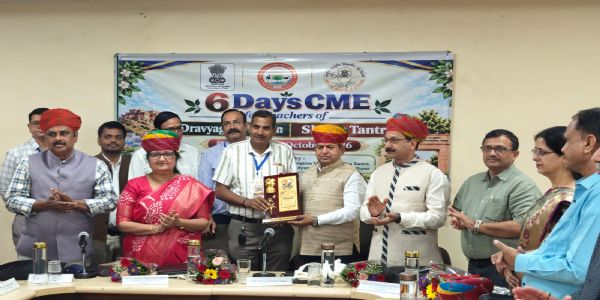 आयुर्वेद को आधुनिक अनुसंधान से जोडऩा समय की आवश्यकता: कुलगुरु