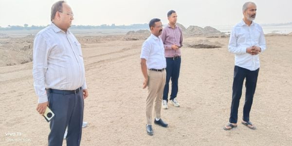 जिलाधिकारी के मौरंग खदान पहुंचते ही मचा हड़कंप, बड़ी कार्रवाई