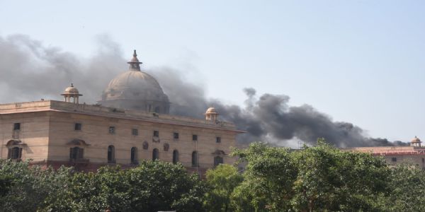 नॉर्थ ब्लॉक की छत पर वेल्डिंग के दौरान उठा धुआं, तुरंत पाया गया काबू