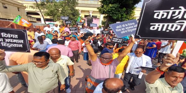 प्रधानमंत्री मोदी पर मल्लिकार्जुन खड़गे की विवादित टिप्पणी के विरोध में भाजपा ने किया प्रदर्शन