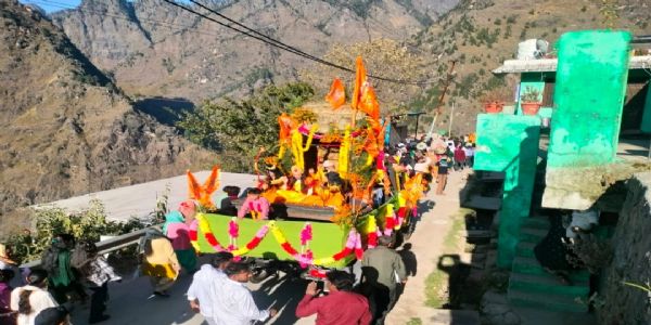 वाल्मिकी जयंती पर सीमांत नगर ज्योतिर्मठ मे निकली भव्य शोभायात्रा
