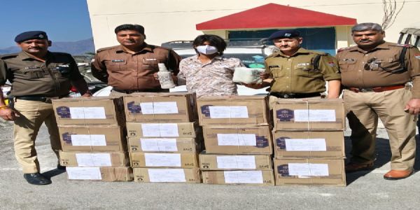 शराब और बीयर के साथ हरिद्वार का युवक गिरफ्तार