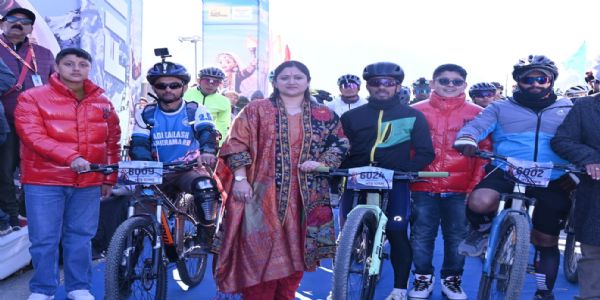 आदि कैलाश परिक्रमा रन 2.0 के अंतिम दिन माउंटेन टेरेन बाइकिंग रेस का आयोजन, गीता धामी ने गुंजी से दिखाई हरी झंडी