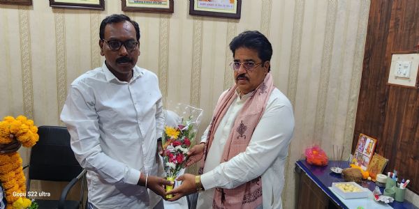 एमआईसी सदस्य युगल किशोर ‘पिंटू’ यादव ने संभाली विभागों की जिम्मेदारी, महापौर ने दी शुभकामनाएं