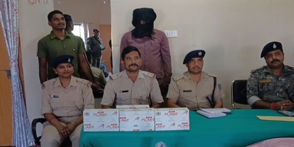 धनबाद में 6,686 पैकेट नकली सिगरेट जब्त, एक आरोपित गिरफ्तार
