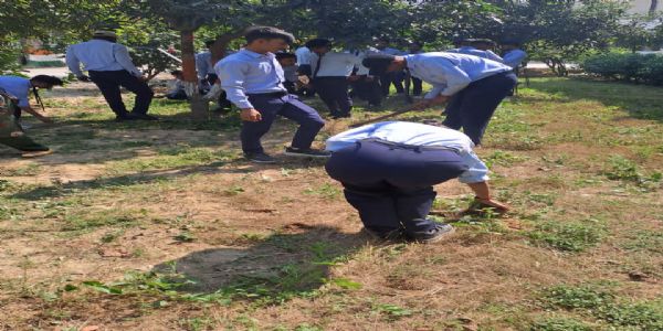 अवध विश्वविद्यालय के आईईटी परिसर में एनएसएस के सहयोग से चला सफाई अभियान