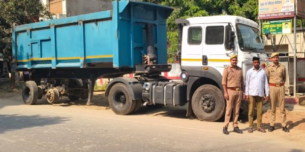 चोरी के डंपर की ट्रॉली समेत आगरा का आरोपी गिरफ्तार