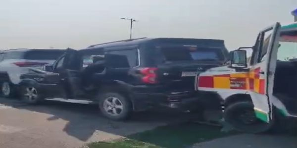 पूर्वांचल एक्सप्रेसवे पर राहुल गांधी के काफिले की गाड़ियां आपस में टकराई, सभी सुरक्षित