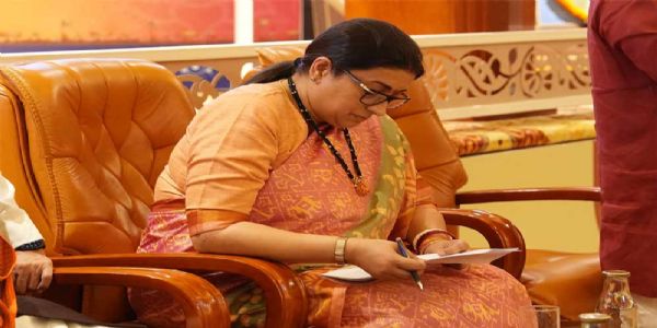 स्मृति ईरानी के छत्तीसगढ़ दौरे का दूसरा दिन, प्रदेश कार्यालय में आज भी चलेगा बैठकों का दौर
