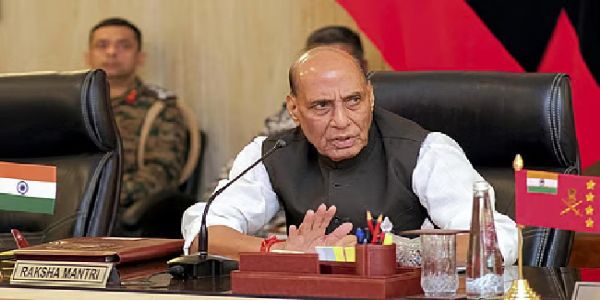 रक्षा मंत्री राजनाथ सिंह (फाइल फोटो) रक्षा मंत्री राजनाथ सिंह (फाइल फोटो)