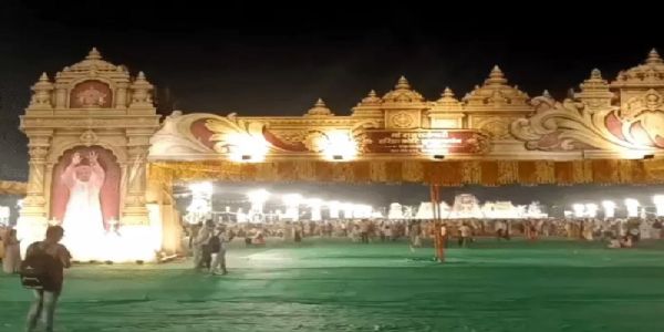 लाल परेड मैदान पर अर्चन का पंडाल लाल परेड मैदान पर अर्चन का पंडाल