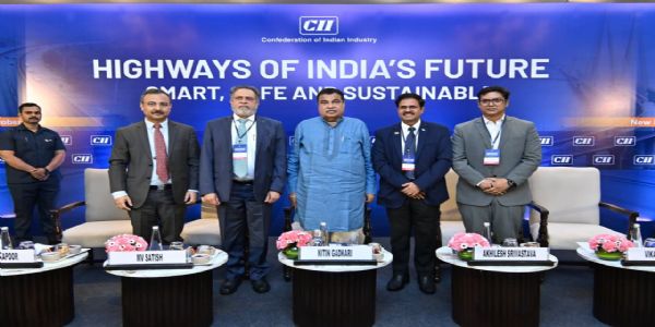 नई दिल्ली में मंगलवार को सीआईआई के राष्ट्रीय राजमार्ग सम्मेलन को संबोधित करते केंद्रीय सड़क परिवहन एवं राजमार्ग मंत्री नितिन गडकरी। नई दिल्ली में मंगलवार को सीआईआई के राष्ट्रीय राजमार्ग सम्मेलन को संबोधित करते केंद्रीय सड़क परिवहन एवं राजमार्ग मंत्री नितिन गडकरी।