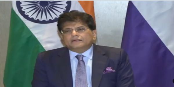 प्रेस कांफ्रेंस को संबोधित करते पीयूष गोयल प्रेस कांफ्रेंस को संबोधित करते पीयूष गोयल