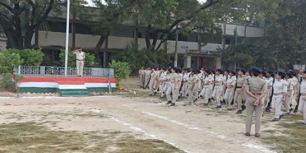 साप्ताहिक पुलिस परेड का आयोजन, अनुशासन और टर्नआउट का हुआ निरीक्षण