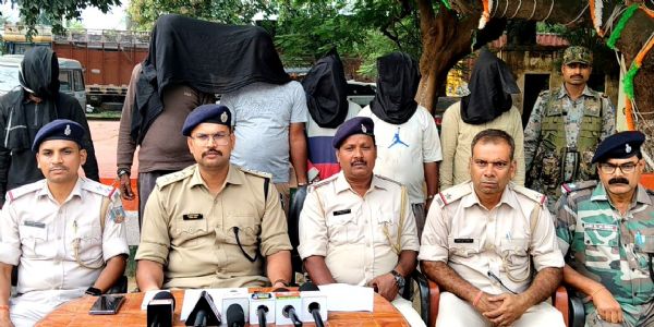 पलामू से दो कंटेनरों से 73 भैंस-भैंसा बरामद, छह तस्कर गिरफ्तार