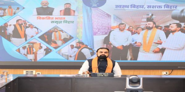मुख्यमंत्री ने की विकास योजनाओं की समीक्षा, राज्य में 12 लाख ग्रामीण आवासों का निर्माण जल्द पूरा करने का निर्देश