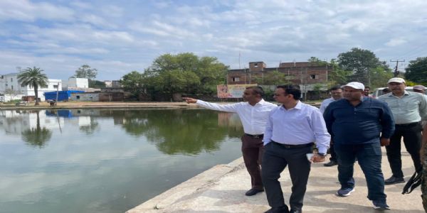 उपायुक्त ने विभिन्न तालाब का किया निरीक्षण
