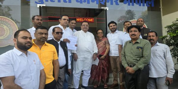 कांग्रेस कार्यालय पर कथित हमले के विरोध में पुलिस कमिश्नर से मिला प्रतिनिधिमंडल