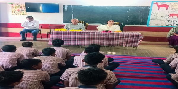 गुड टच-बैड टच से लेकर साइबर ठगी तक, अतिरिक्त न्यायिक मजिस्ट्रेट ने समझाए बच्चों के अधिकार और बचाव के तरीके