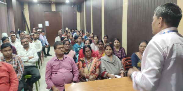 संगीत शिक्षक छात्रों को गायन-वादन में दक्ष बनाएं : डीईओ