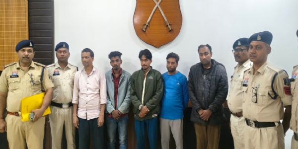 रायगढ़ में राशन दुकानों में चोरी करने वाले गिरोह का पर्दाफाश, पांच गिरफ्तार