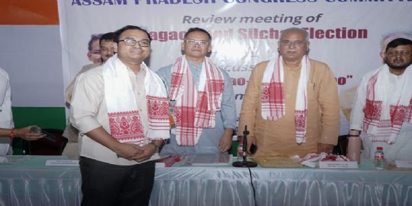 देवर्नव शर्मा कांग्रेस में शामिल, भूपेश बघेल और गौरव गोगोई रहे मौजूद