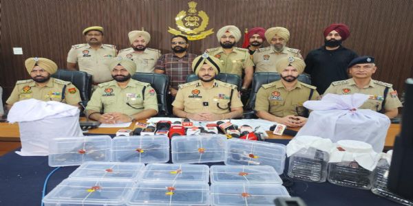 अमृतसर में सेना के जवान समेत सात गिरफ्तार, 14 पिस्तौल व 20 किलो हेरोइन बरामद