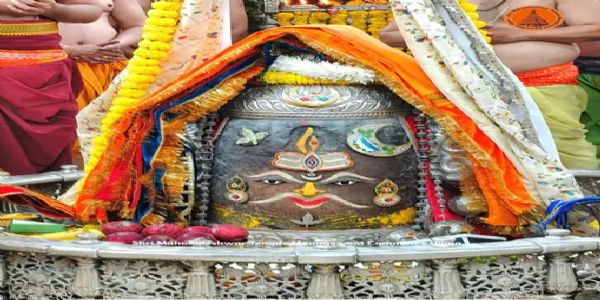 उज्जैन: रजत चंद्र-त्रिशूल और त्रिपुंड से सजे बाबा महाकाल, राजा स्वरूप में दिए दर्शन