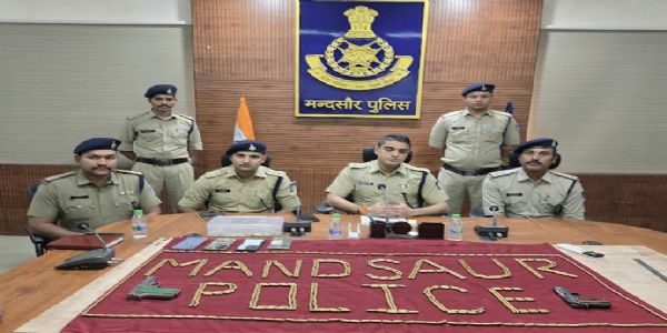 मंदसौर पुलिस की बड़ी कार्रवाई, 700 जिंदा कारतूस और 2 पिस्टल के साथ 4 आरोपी गिरफ्तार