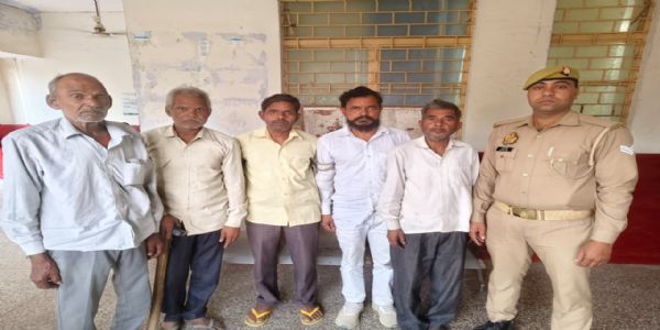 पांच पेशेवर जमानतदार गिरफ्तार, स्वार्थपूर्ति के लिए धोखाधड़ी कर लेते थे जमानत