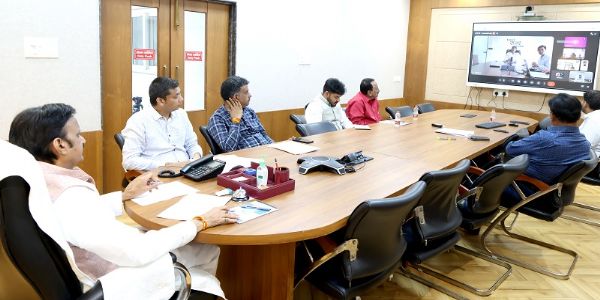 विद्यार्थियों के हितों को प्राथमिकता देते हुए उत्कृष्ट शैक्षणिक वातावरण विकसित करें : मंत्री परमार