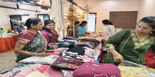 सृजन स्पार्कल मेले में दूसरे दिन भी जमकर हुई खरीदारी