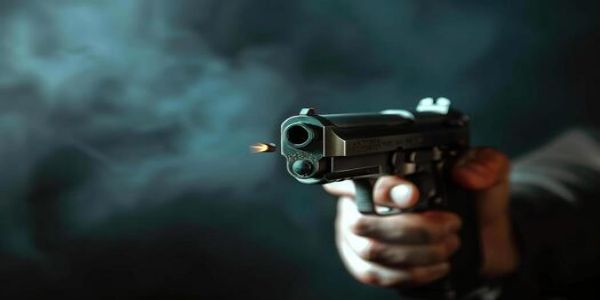 घर की छत पर खड़े युवक पर जान से मारने की नीयत से चलाई ताबड़तोड़ गोली