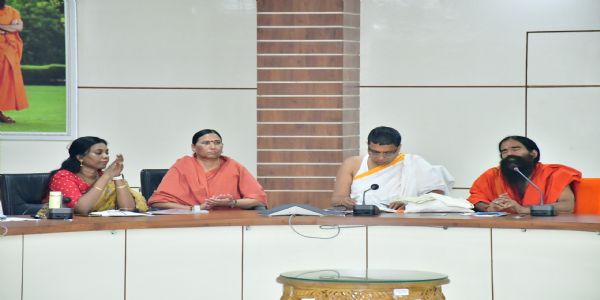 पतंजलि विवि में 29 से जुटेगा प्राच्यविद्या का महाकुंभ, तैयारियों को स्वामी रामदेव ने परखा