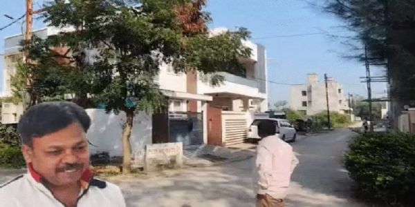 जबलपुर में एसजीएसटी अधिकारी का आवास और उनकी फोटो जबलपुर में एसजीएसटी अधिकारी का आवास और उनकी फोटो